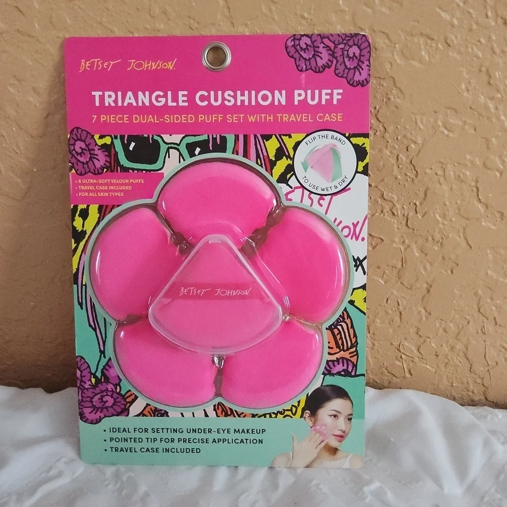 BETSEY JOHNSON 7PC DUAL-SIDED TRIANGLE CUSHION PUFF